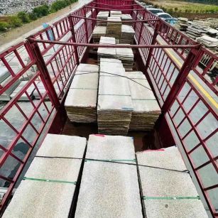 濮阳 黄金麻花岗岩荔枝面，光面毛板装车完成