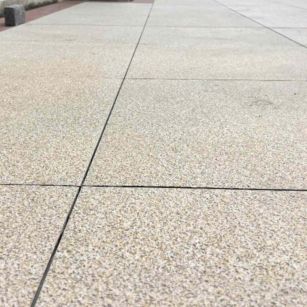 濮阳 黄金麻花岗岩石板材荔枝面地面铺装效果