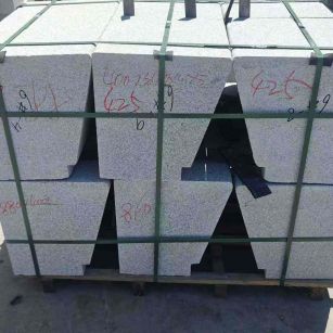 濮阳 芝麻白异形坐凳，石凳