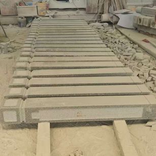 濮阳 芝麻白异形加工雕刻-栏杆大柱，方柱