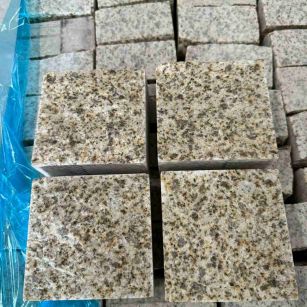 濮阳 黄金麻花岗岩自然面小方块，弹石，马蹄石等