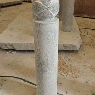 濮阳 芝麻白花岗岩石材挡车石柱、停车柱、圆柱挡车柱、方柱挡车柱等