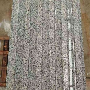 濮阳 芝麻白花岗岩荔枝面雕刻盲道，盲条