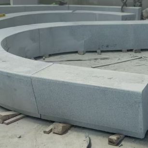 濮阳 芝麻白花岗岩光面弧形坐凳