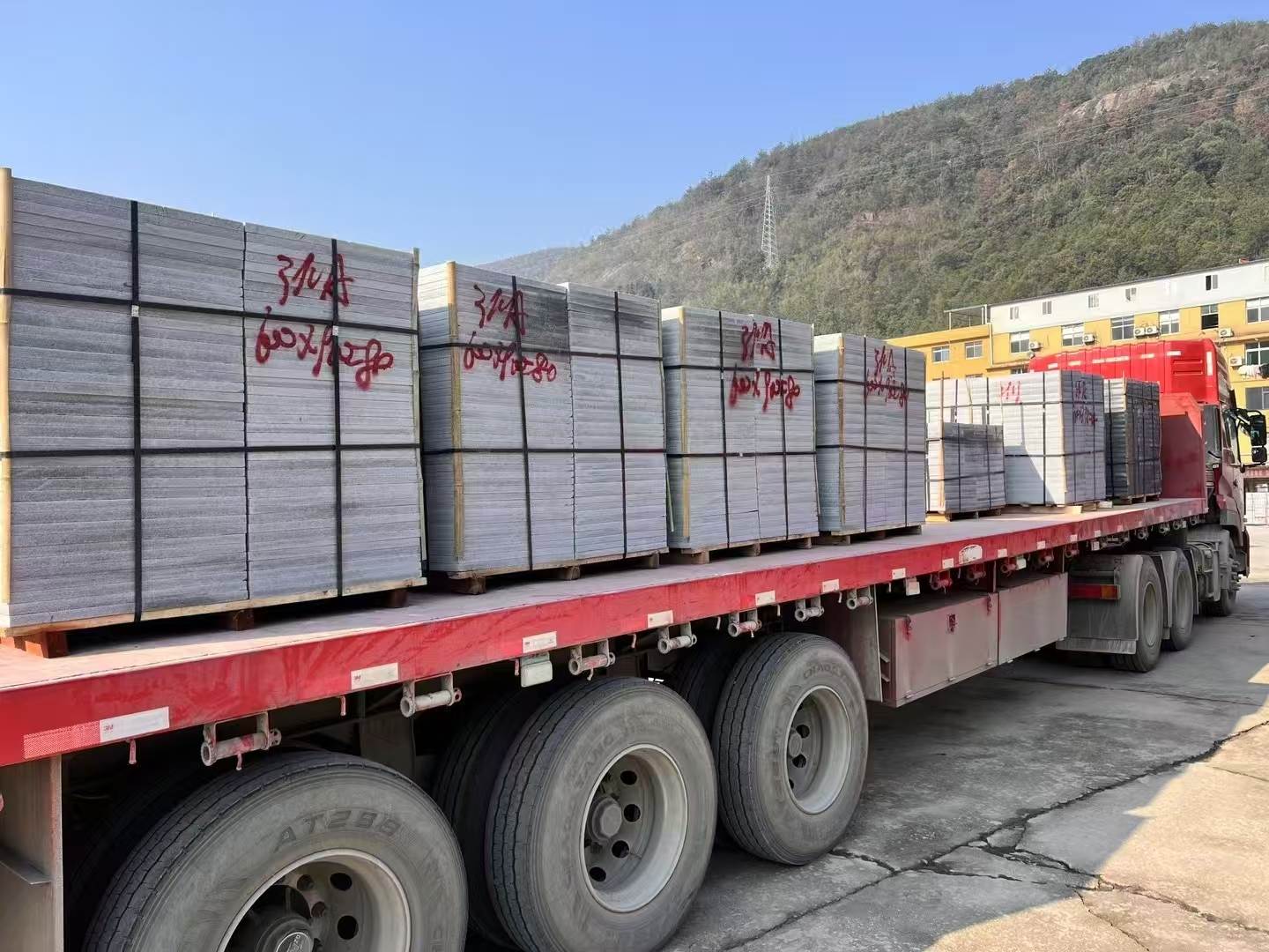 濮阳 芝麻灰地铺石出货日常