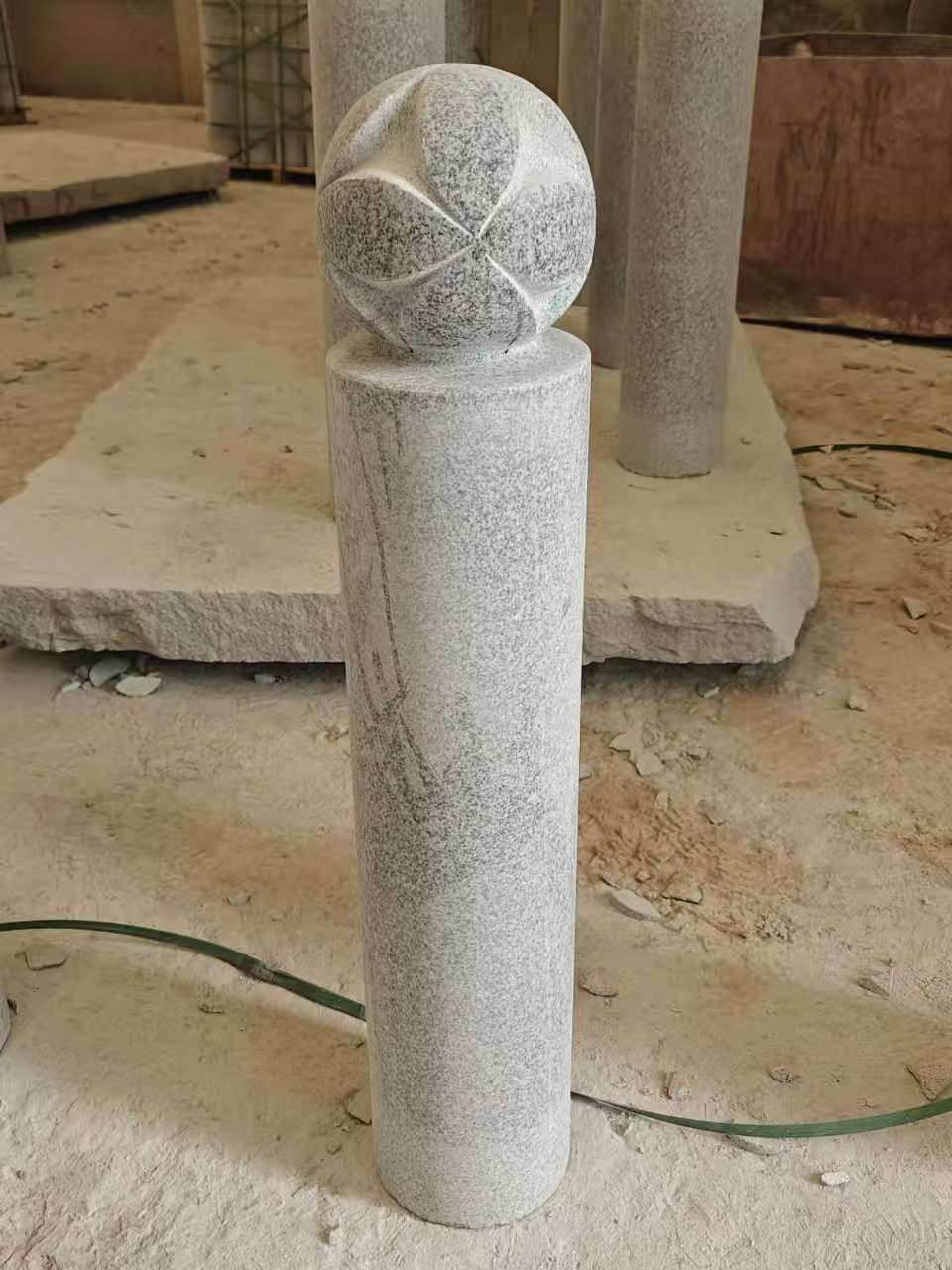 濮阳 芝麻白花岗岩石材挡车石柱、停车柱、圆柱挡车柱、方柱挡车柱等