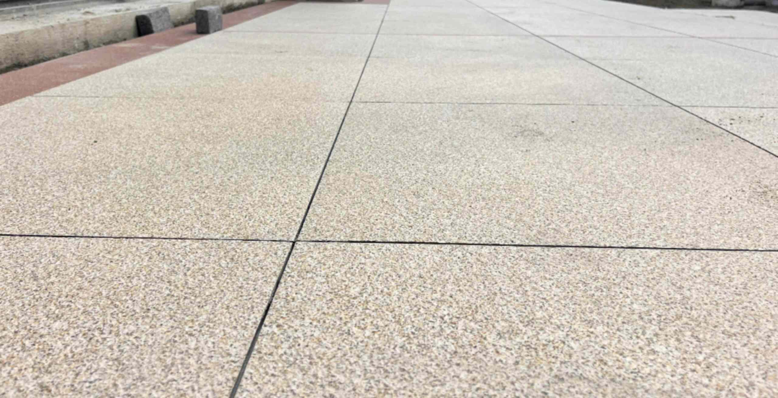 濮阳 黄金麻花岗岩石板材荔枝面地面铺装效果