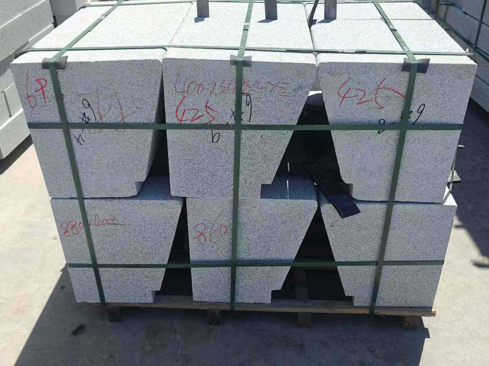 濮阳 芝麻白异形坐凳，石凳