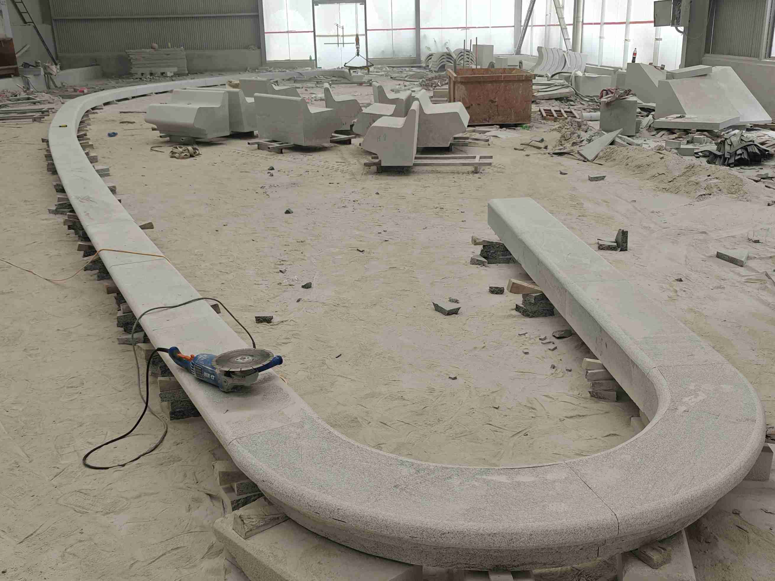 濮阳 芝麻白花岗岩弧形花坛石，坐凳石