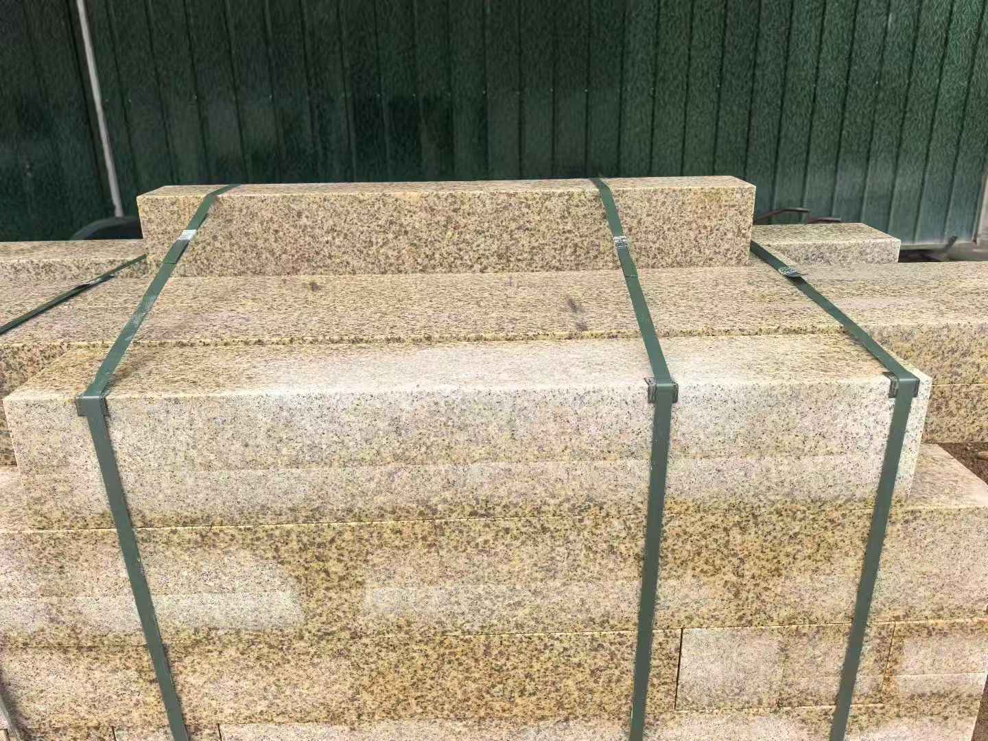 濮阳 黄金麻花岗岩石材机切面栏杆料半成品