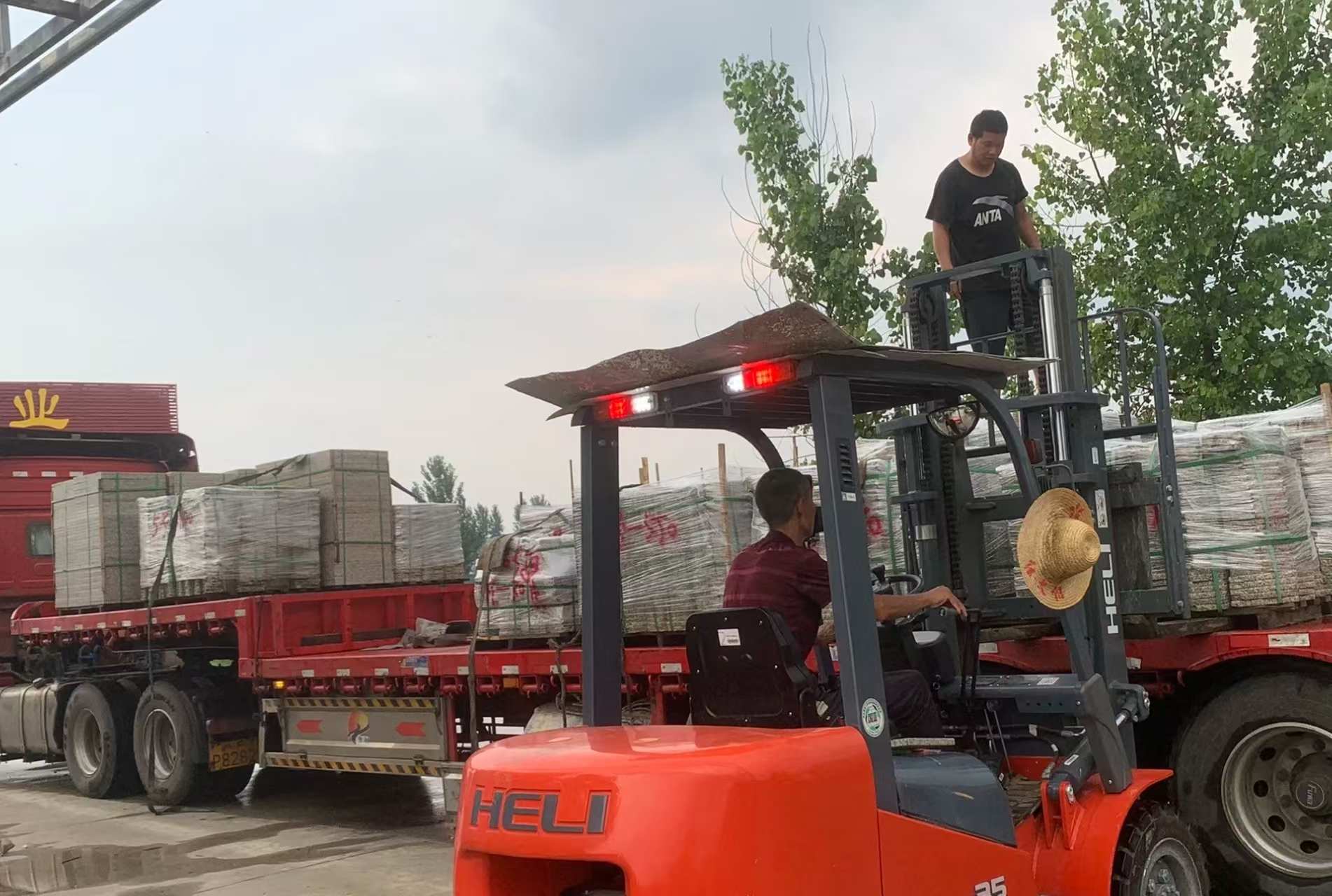 濮阳 黄金麻冰裂纹，地铺石装车