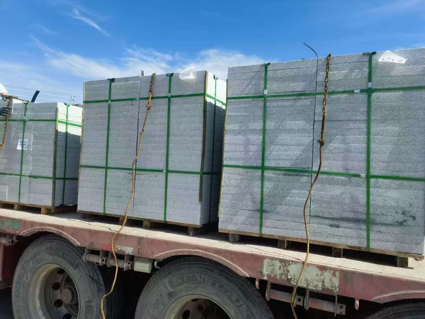 濮阳 芝麻白花岗岩地铺石装车日常