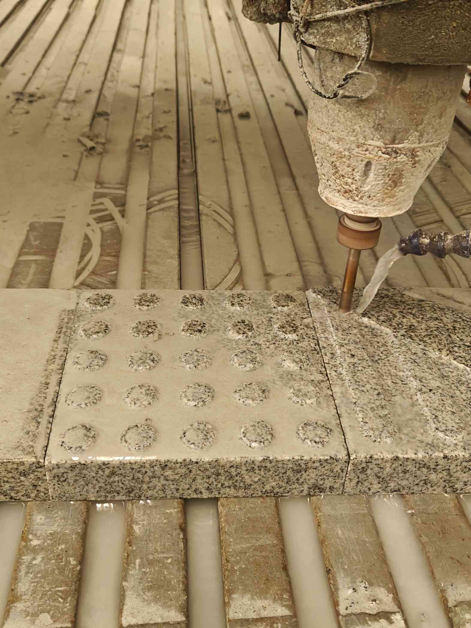 濮阳 芝麻白花岗岩石材盲人石、盲道石、盲点石