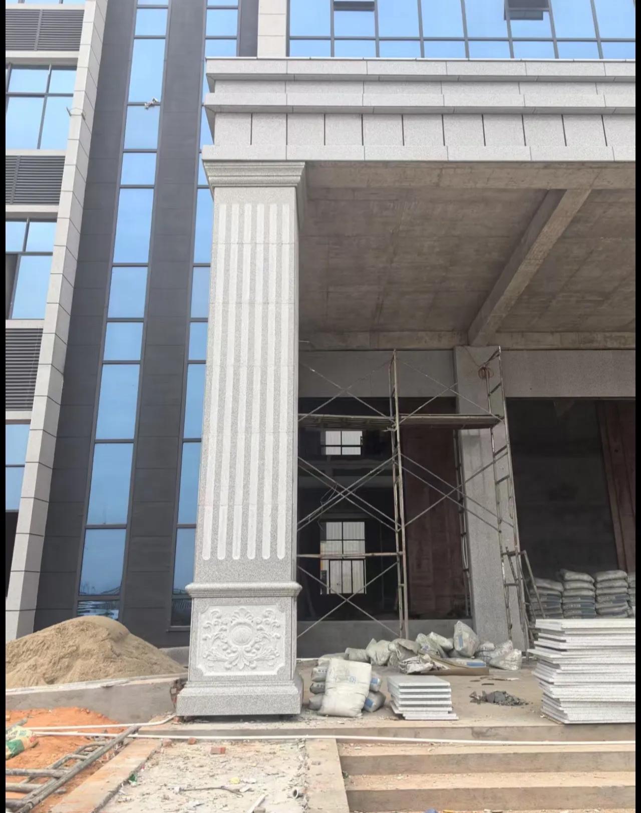 濮阳 芝麻白光面花岗岩门楼大柱（罗马柱）配雕花底座