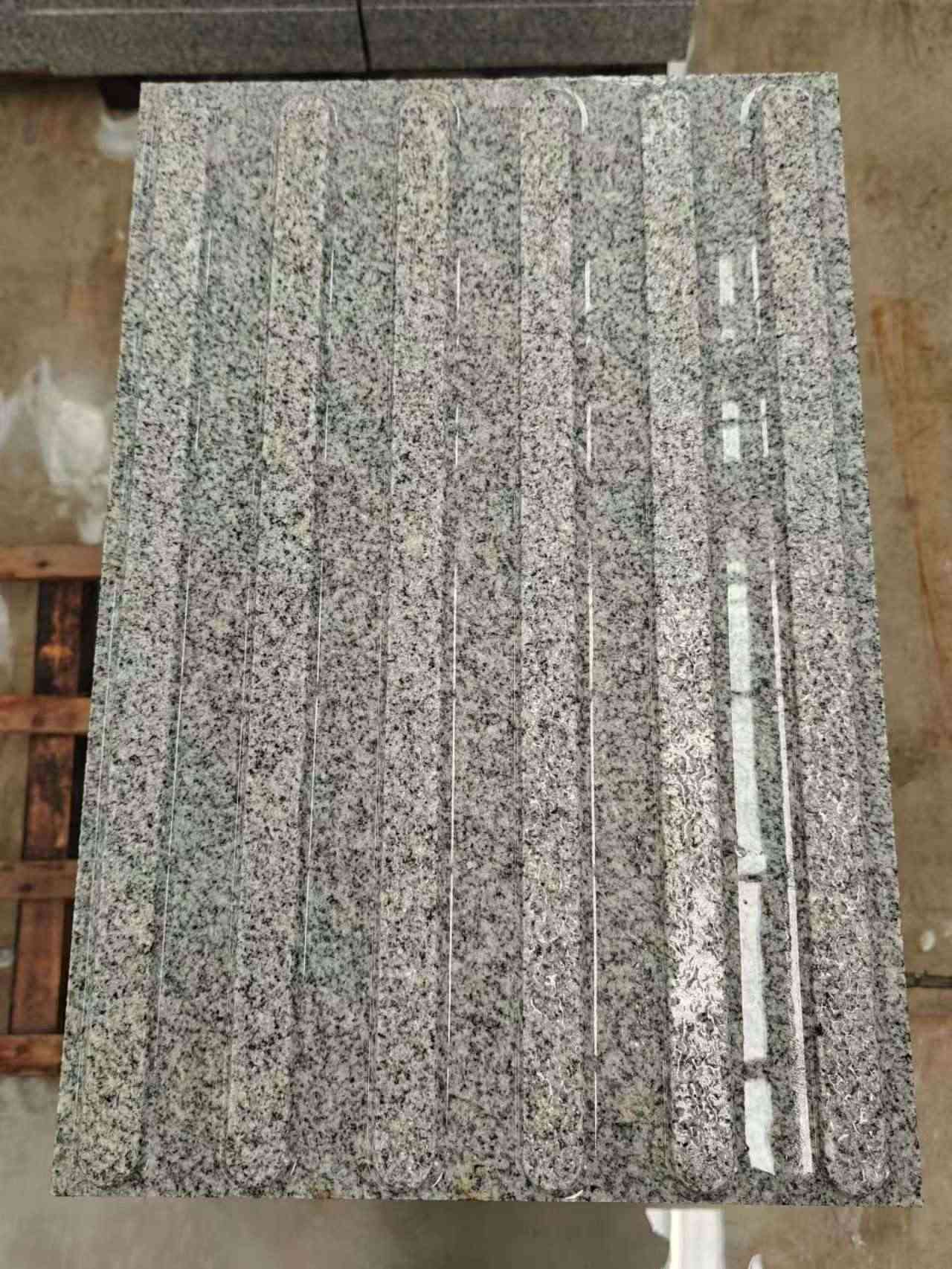 濮阳 芝麻白花岗岩荔枝面雕刻盲道，盲条