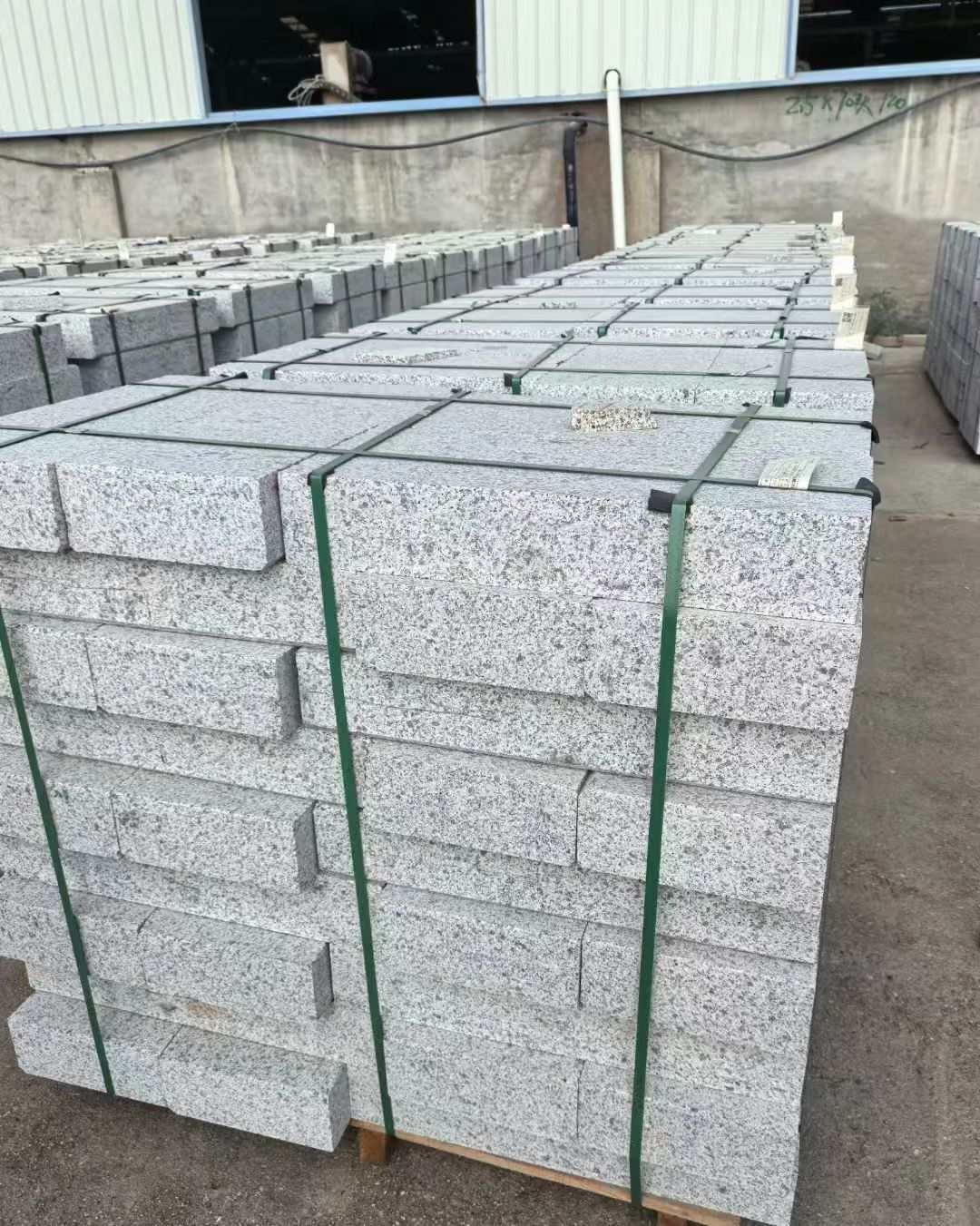 濮阳 白麻花岗岩路沿石，弧形路沿石，道牙石，马路牙子，界石，路缘石，平沿石，直岩石，平缘石等