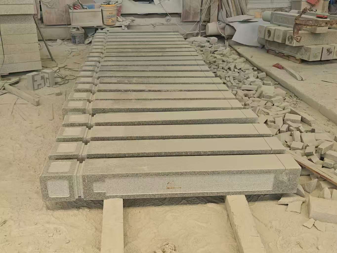 濮阳 芝麻白异形加工雕刻-栏杆大柱，方柱