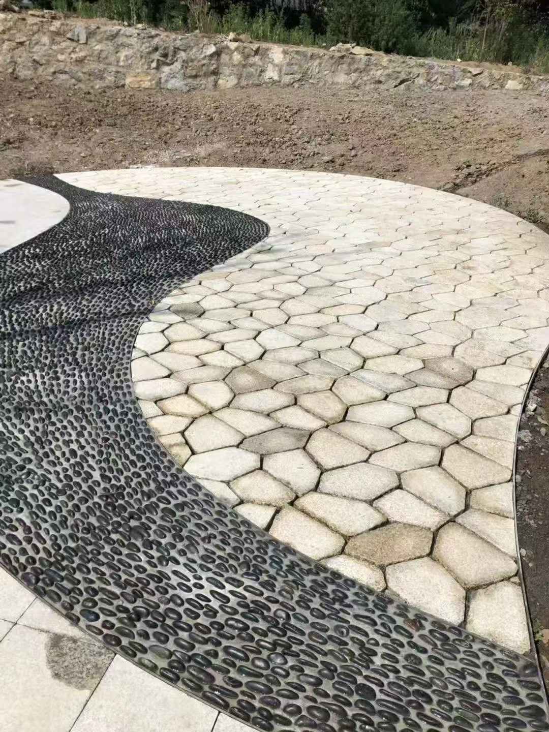 濮阳 黄金麻冰裂纹地铺石工地铺装案例