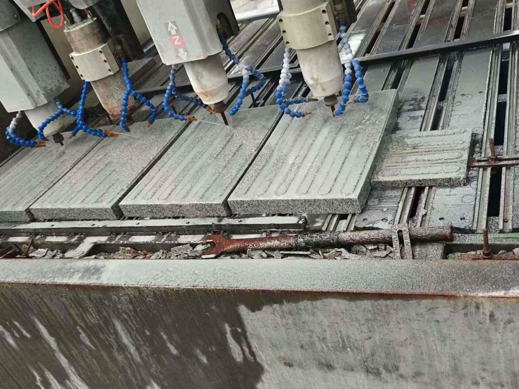 濮阳 芝麻白花岗岩荔枝面盲道雕刻