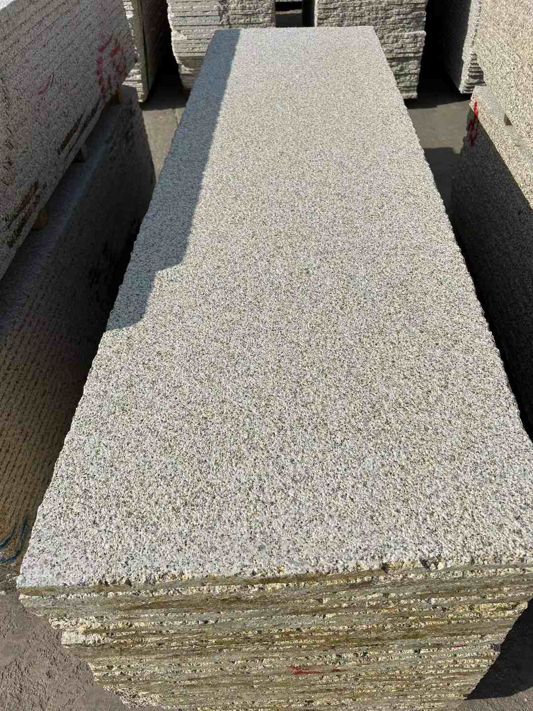 濮阳 黄金麻花岗岩荔枝面毛板，半成品