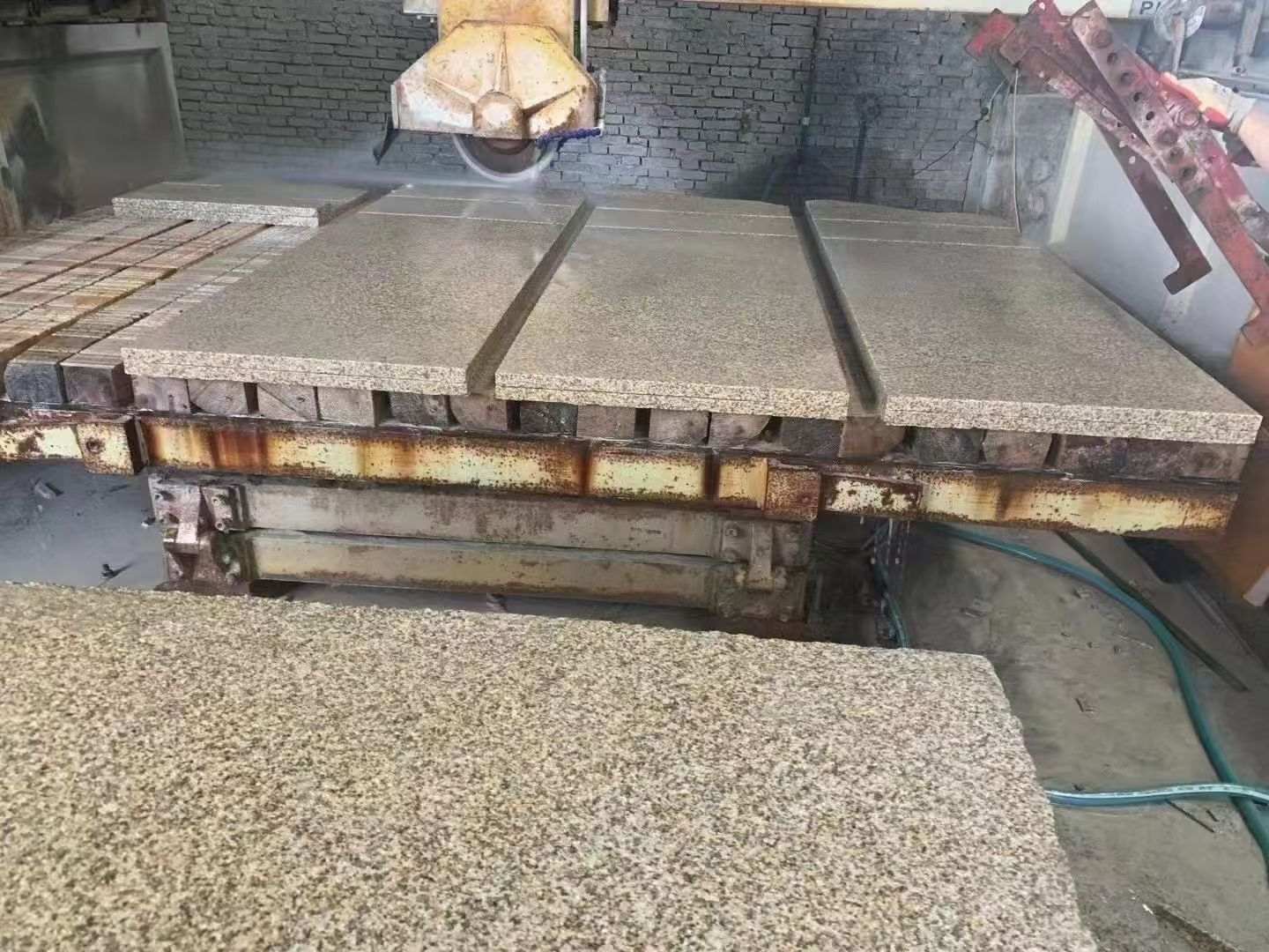 濮阳 黄金麻荔枝面成品板加工