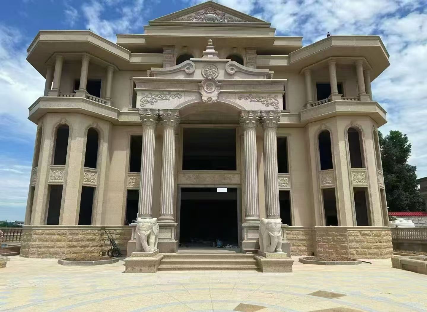 濮阳 黄金麻别墅外墙干挂，大柱，大象，蘑菇石，雕花板