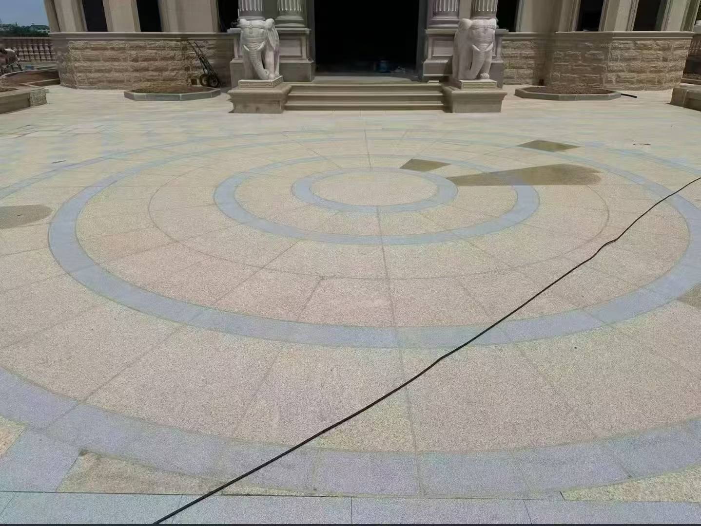 濮阳 黄金麻芝麻灰花岗岩石材地铺拼接效果