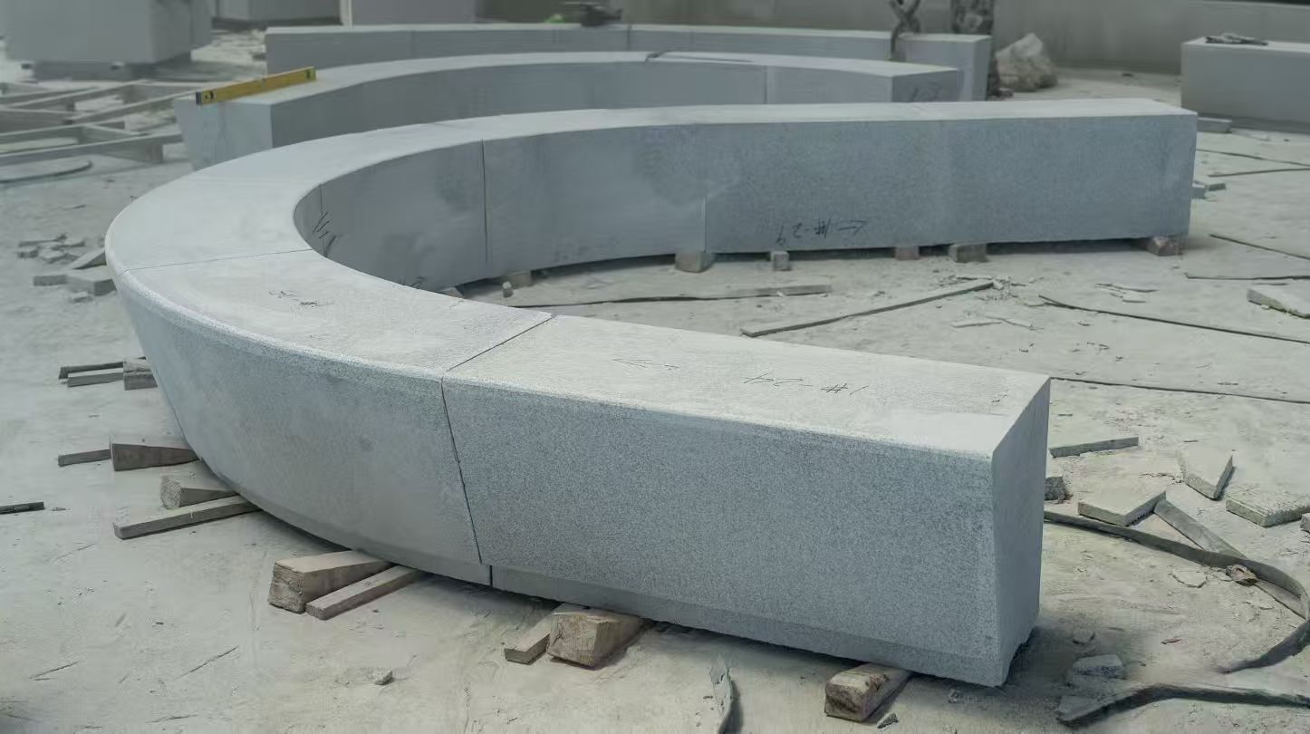 濮阳 芝麻白花岗岩光面弧形坐凳